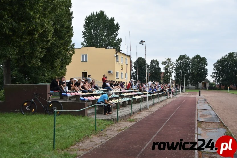 Nerwowa wygrana w Bojanowie. Mecz musieli kończyć w dziewięciu zawodników.  [ZDJĘCIA] - Zdjęcie główne