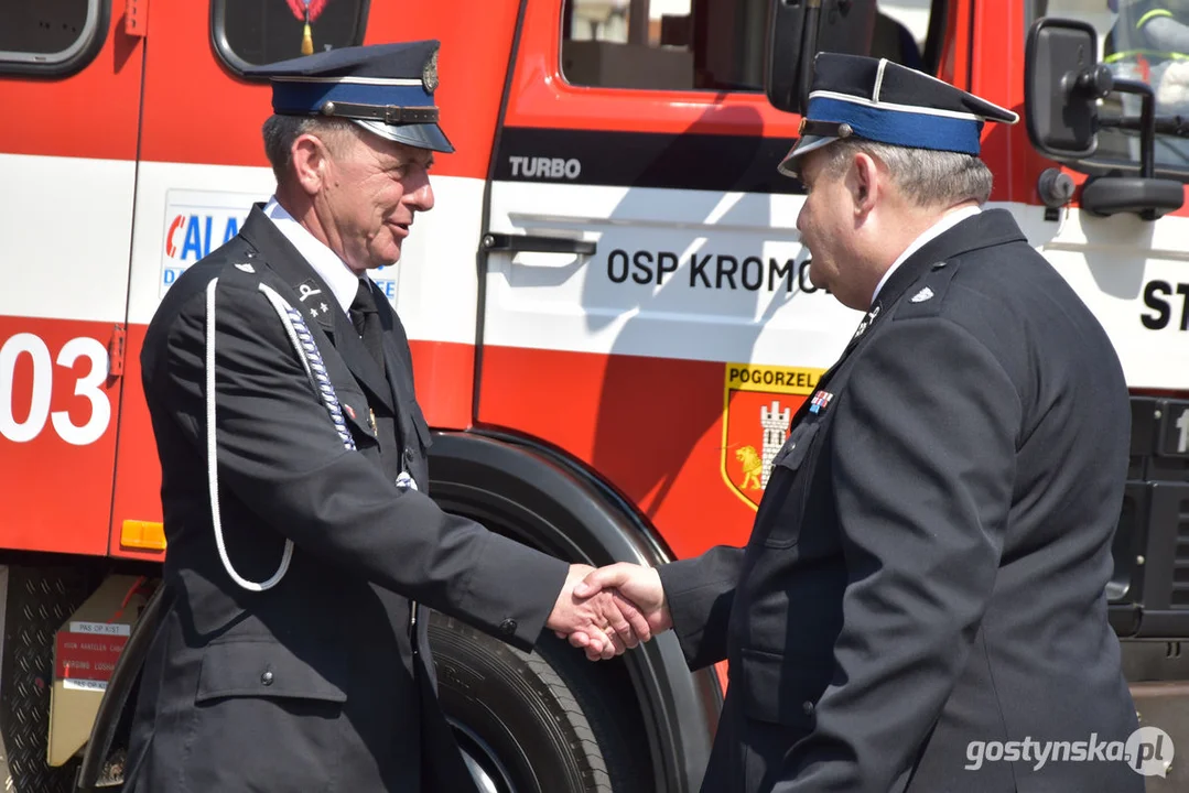 Przekazanie wozu strażackiego dla jednostki OSP w Pogorzeli