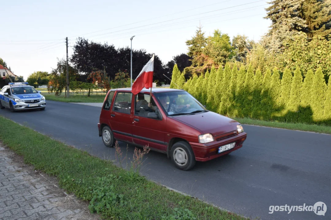 Dożynki 2024 w Skokowie rozpoczął korowód pojazdów rolniczych