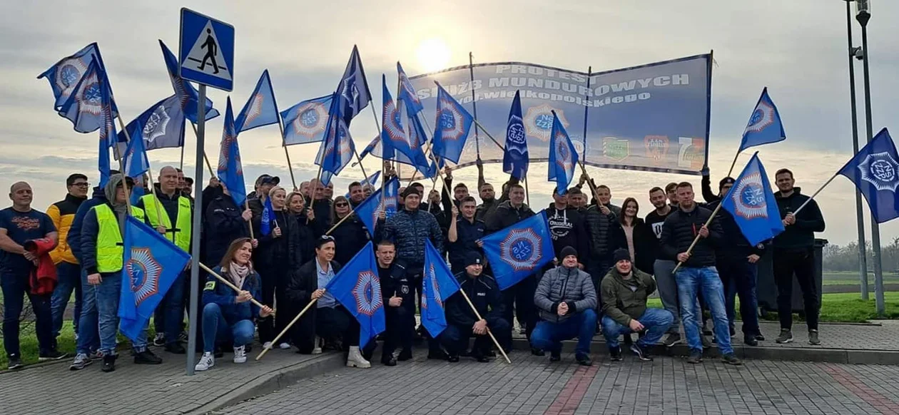 Protest służb mundurowych z Pleszewa