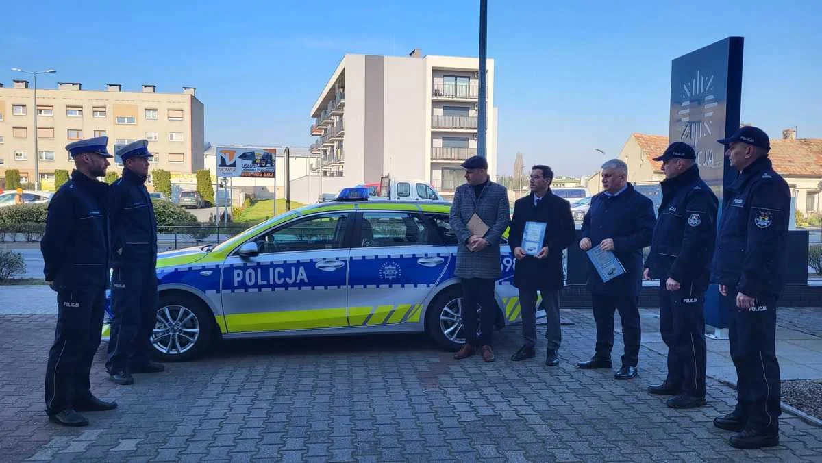 Nowy radiowóz w rawickiej policji