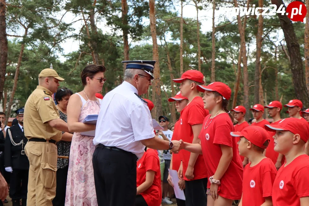 Ślubowanie i pasowanie na strażaka - członka MDP w Brennie (powiat leszczyński)