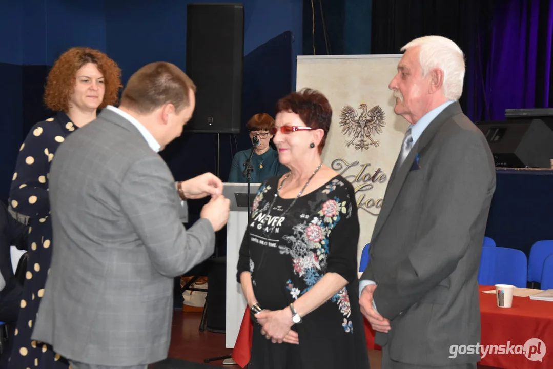 Jubileusze małżeńskie w gminie Gostyń. Blisko 60 par otrzymało pamiątkowe medale