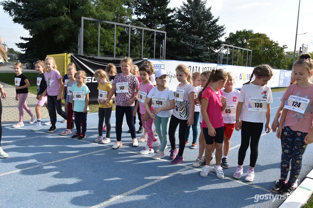 II Rodzinny Festiwal Biegowy w Gostyniu. Bieżnię opanowały dzieci