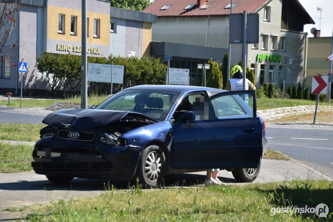 W Krobi samochód osobowy zderzył się z ciężarówką