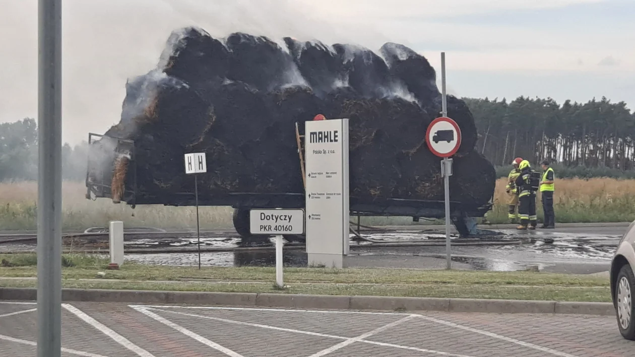 Krotoszyn. Pożar przy Wodniku. Utrudnienia w ruchu [ZDJĘCIA] - Zdjęcie główne