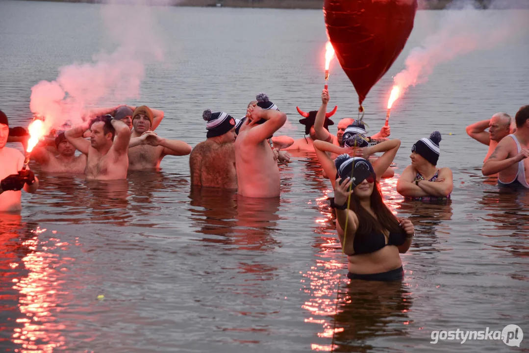 Klub Morsów "Niedźwiedź" Gostyń zorganizował dla WOŚP piknik na plaży jeziora cichowskiego