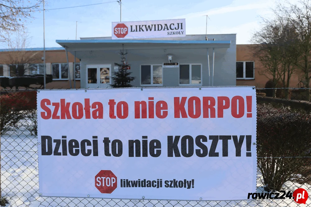 Gorąco wokół szkoły w Dubinie. Jest oficjalne pismo kuratora i mocna odpowiedź rodziców - Zdjęcie główne