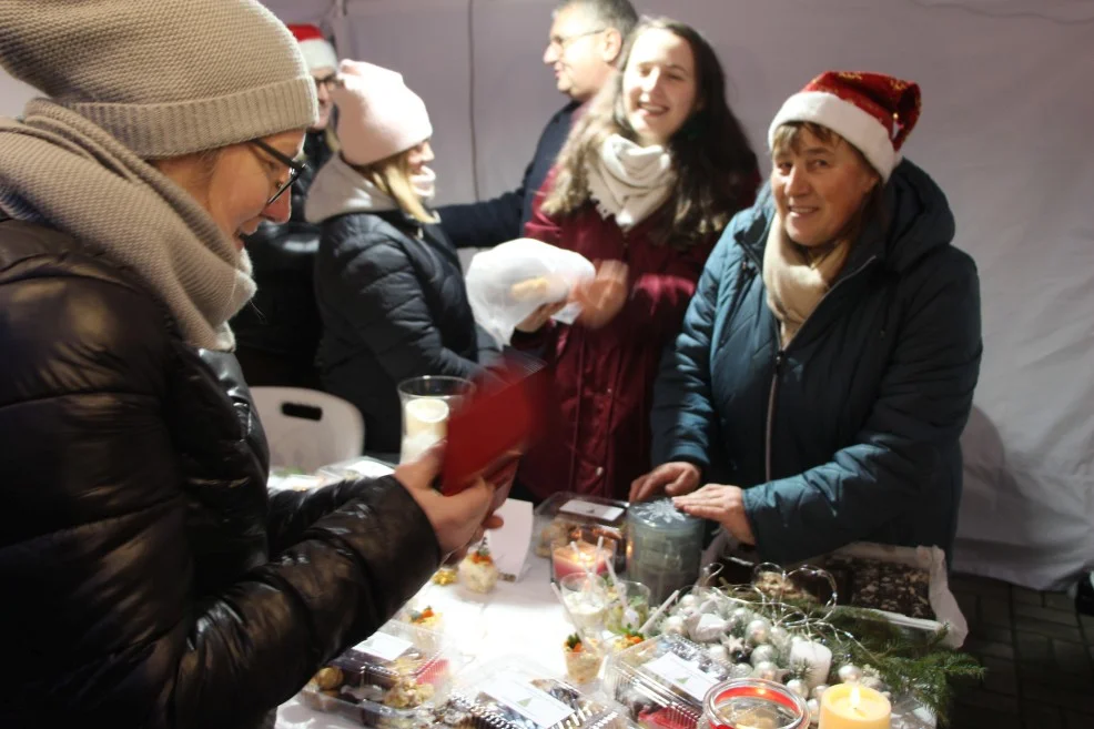 Jarmark bożonarodzeniowy i finał konkursu "Wilekopolskie smaki wigilijne w Choczu"