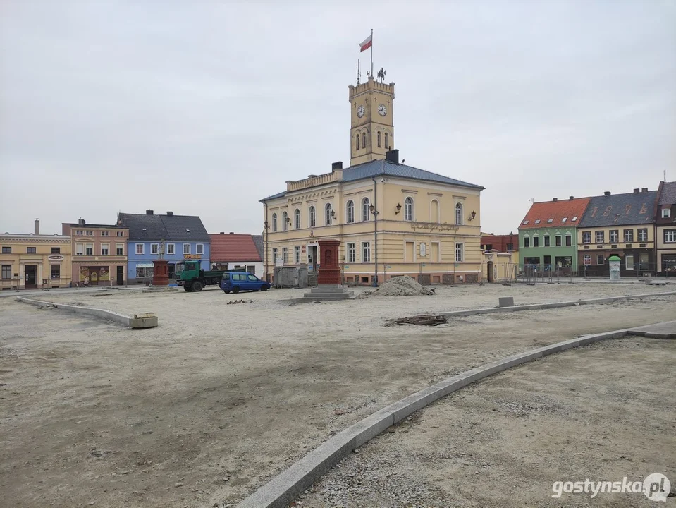 Przebudowa rynku w Krobi. Co się dzieje na placu budowy po zerwaniu umowy z wykonawcą