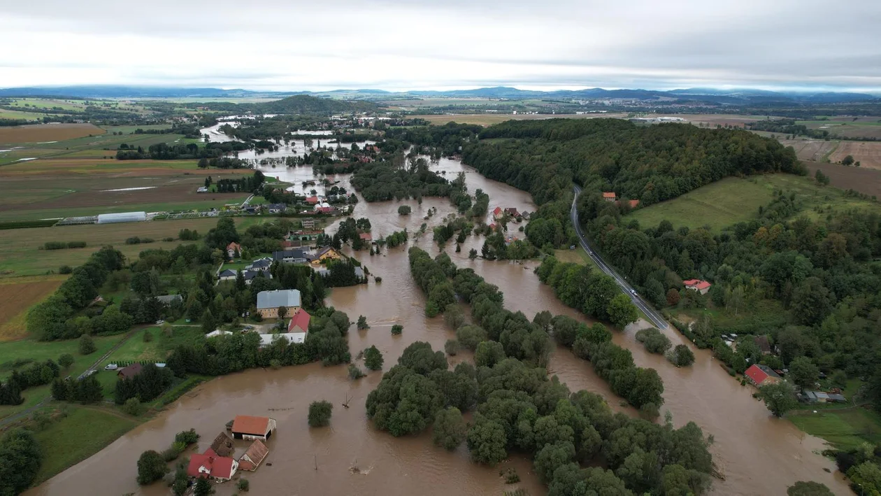 Wolni Jeźdźcy Piaski pojechali z darami dla powodzian do Bystrzycy Kłodzkiej