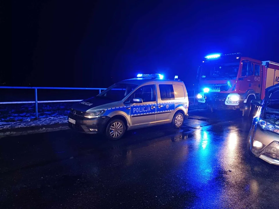 Jedna osoba trafiła do szpitala po zderzeniu dwóch aut w Dąbrowie (gm. Jarocin).