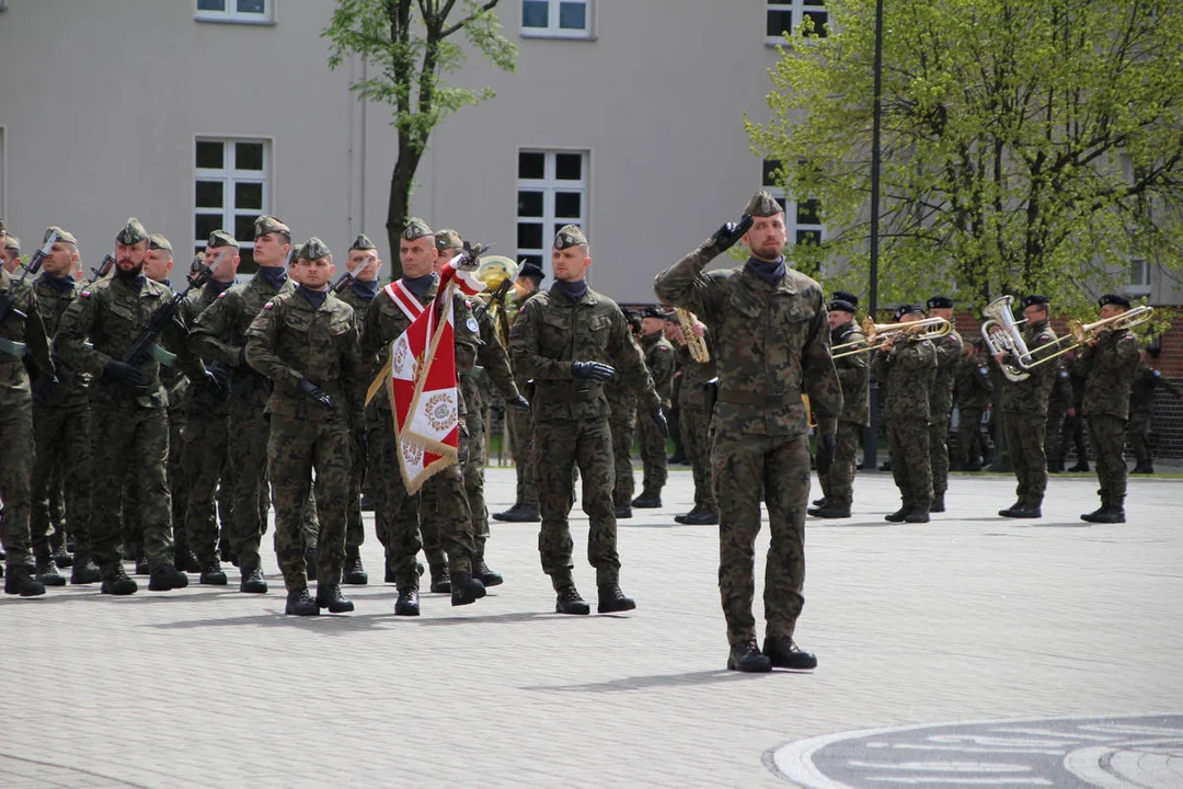 Uroczyste obchody 81. rocznicy powstania 16. jarocińskiego batalionu remontu lotnisk. Zobacz zdjęcia