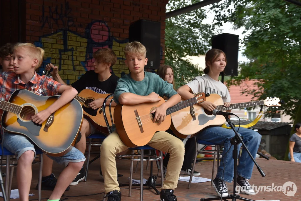 Zespół Akustyczny na 10 Gitar przy GOK Hutnik