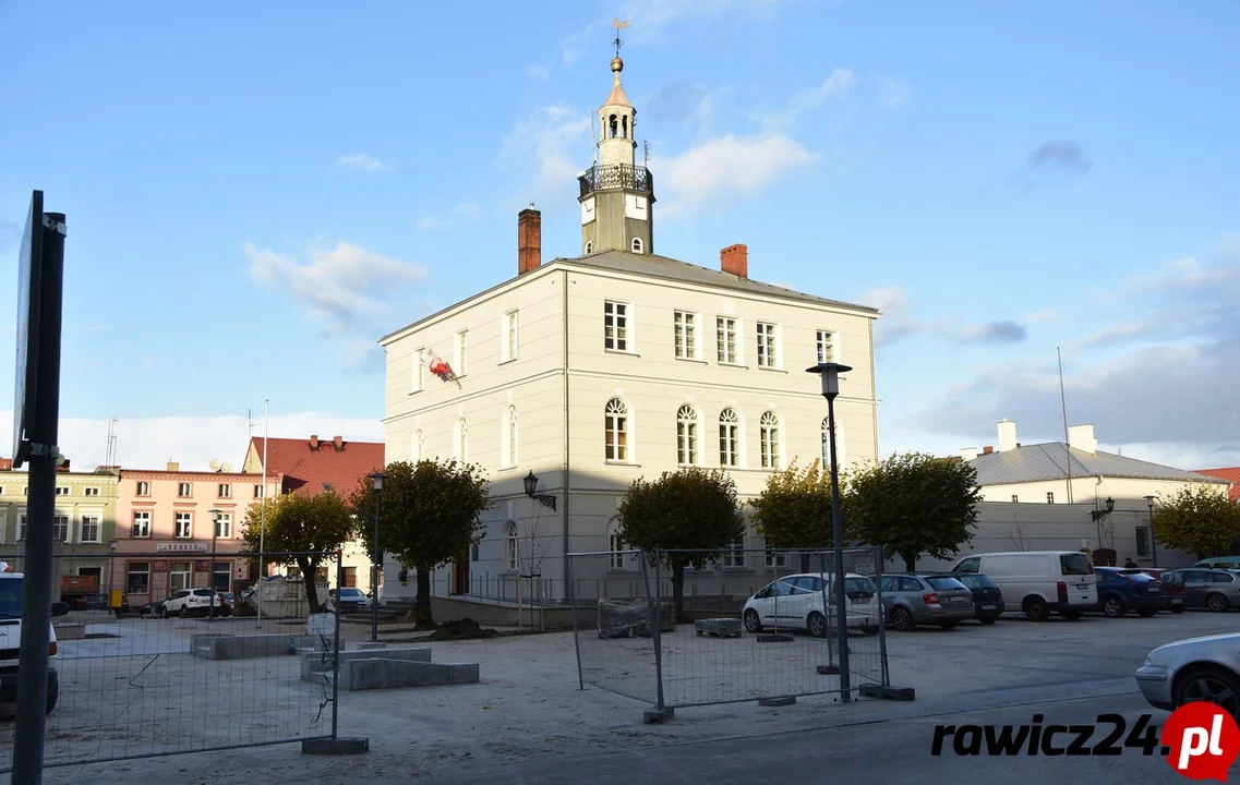 W Jutrosinie finalizują inwestycje. Już niedługo zakończy się rewitalizacja rynku - Zdjęcie główne