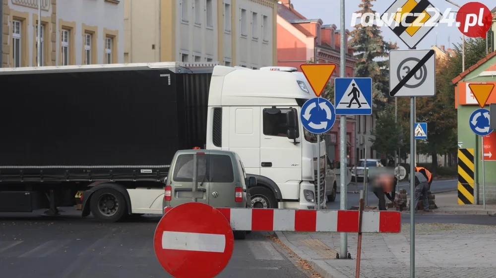 Ruszyły prace na minirondzie w Rawiczu
