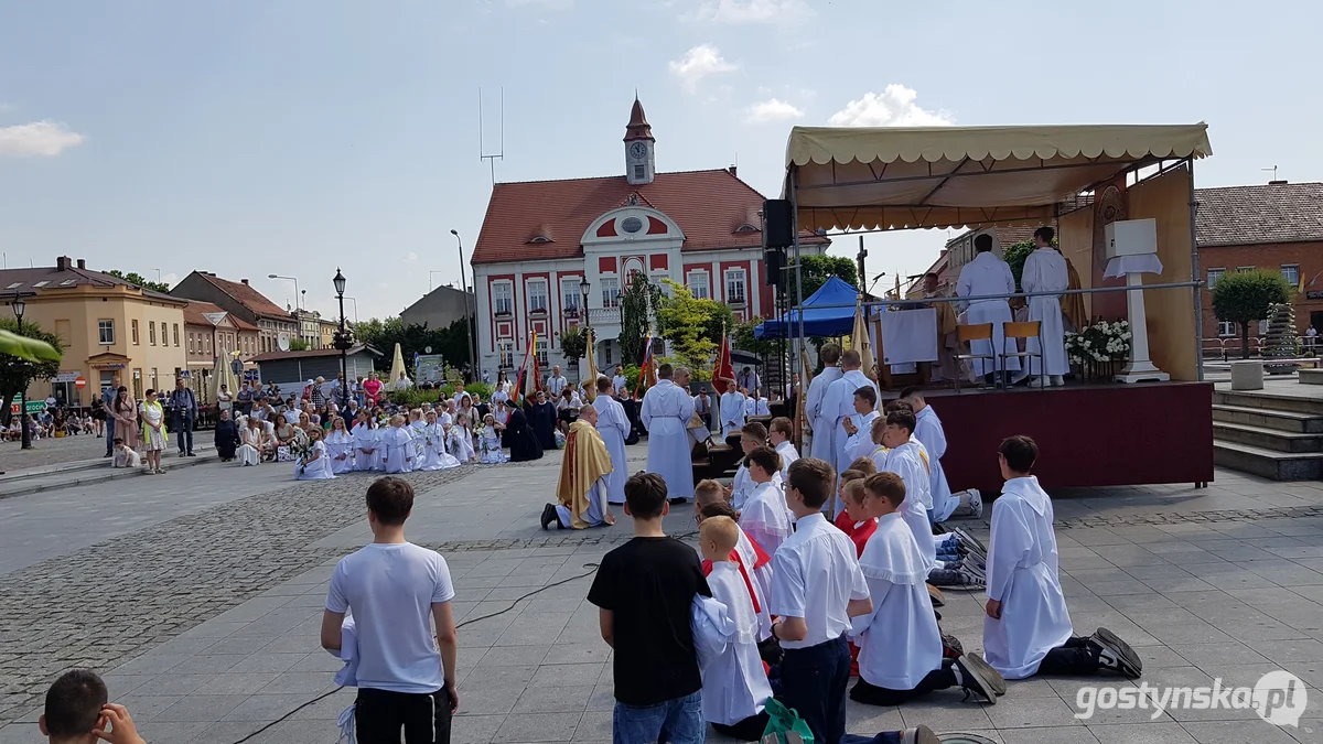 Gostyń - Boże Ciało 2023 - procesja ulicami miasta