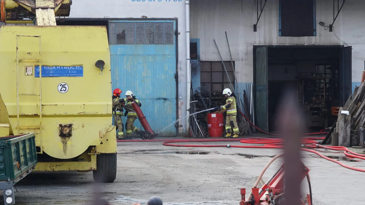 Pożar w warsztacie maszyn rolniczych w Pogorzelii
