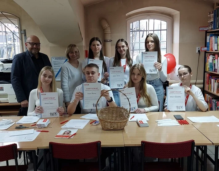 Rawickie liceum przeprowadziło akcję razem z fundacją DKMS - Zdjęcie główne