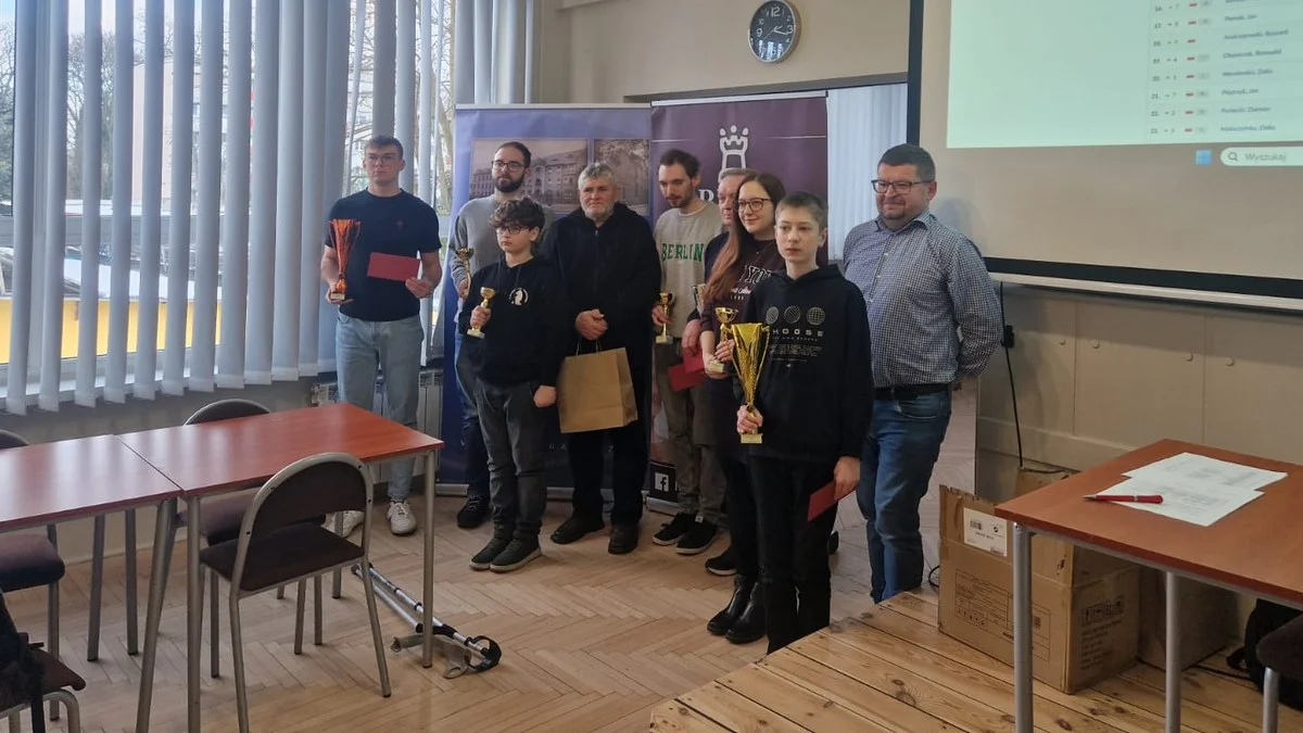 Jubileuszowy Turniej Szachowy Trzech Króli w Neptunie. Zwycięstwa Filipa Sipowicza i Szymona Wojciechowskiego - Zdjęcie główne