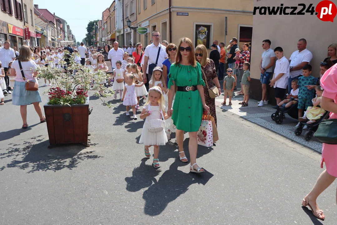 Rawicz. Procesja w Boże Ciało ulicami miasta (2023)