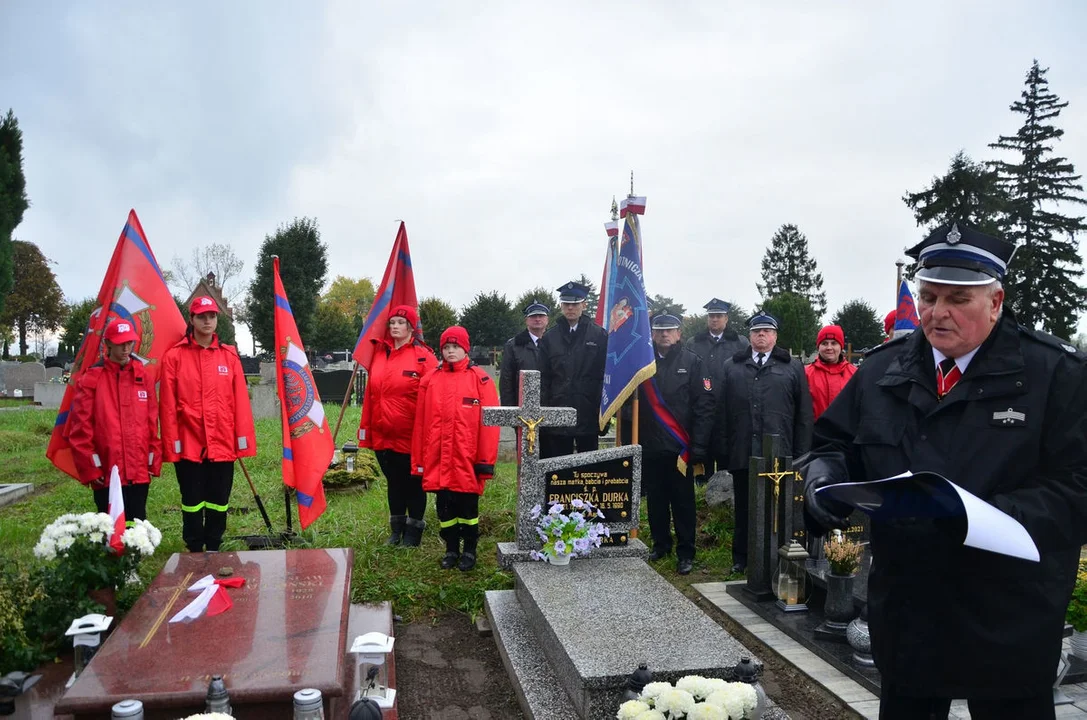 Borek Wlkp. Uroczystość uhonorowania miejsca wiecznego spoczynku Złotym Znakiem Związku OSP RP