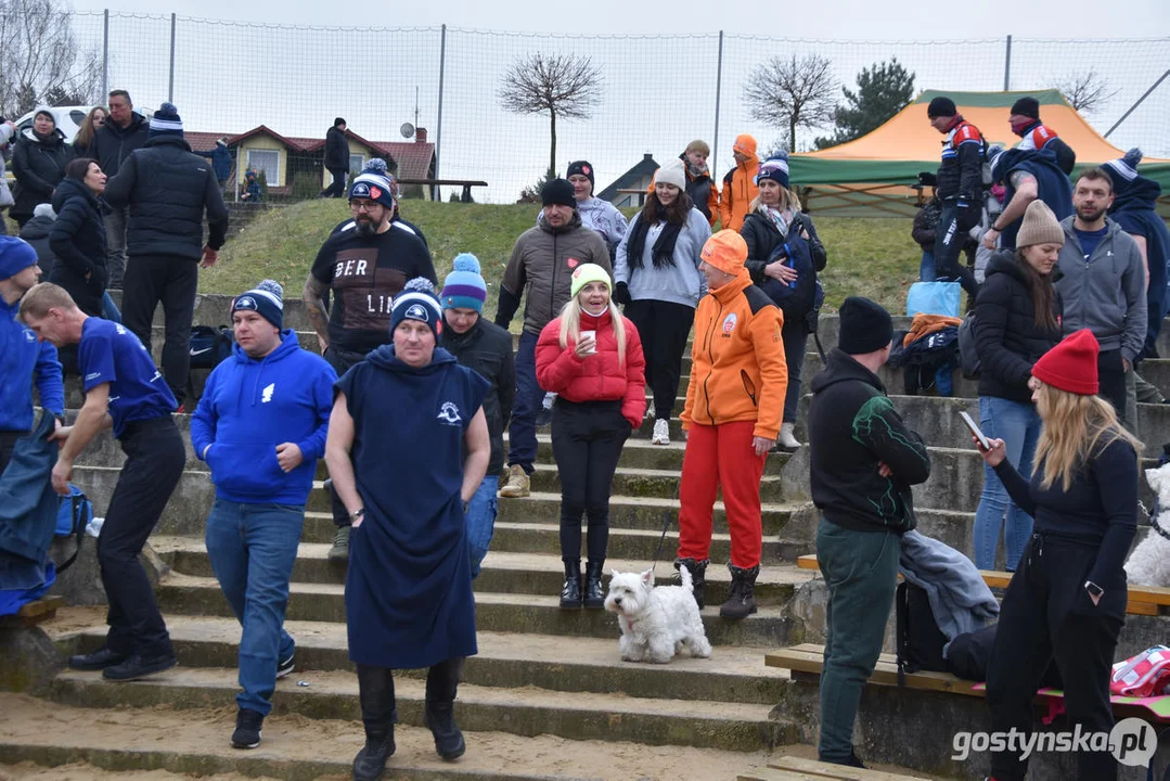 Klub Morsów "Niedźwiedź" Gostyń zorganizował dla WOŚP piknik na plaży jeziora cichowskiego