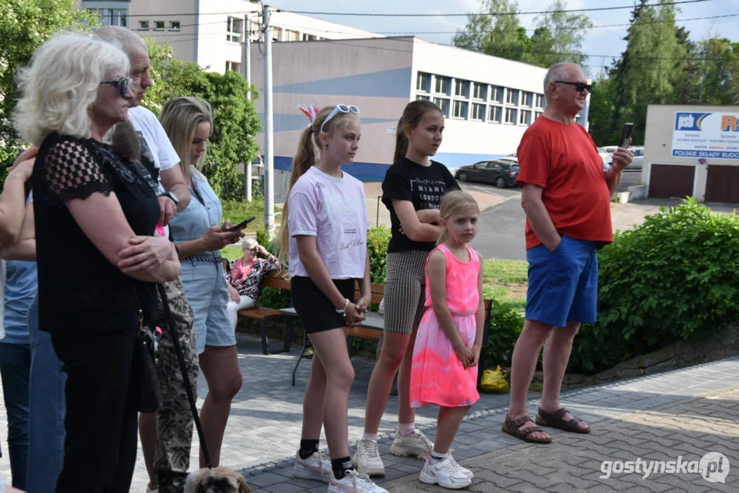 Pierwsze integracyjne gostyńskie grillowanie na tarasie GOK Hutnik