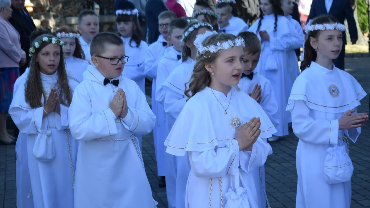 I Pierwsza Komunia Św. w parafii pw. św. Jadwigi w Pępowie