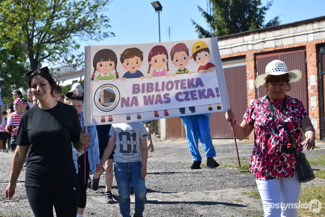 Parada Żywych Książek - Tydzień Bibliotek w gminie Krobia -