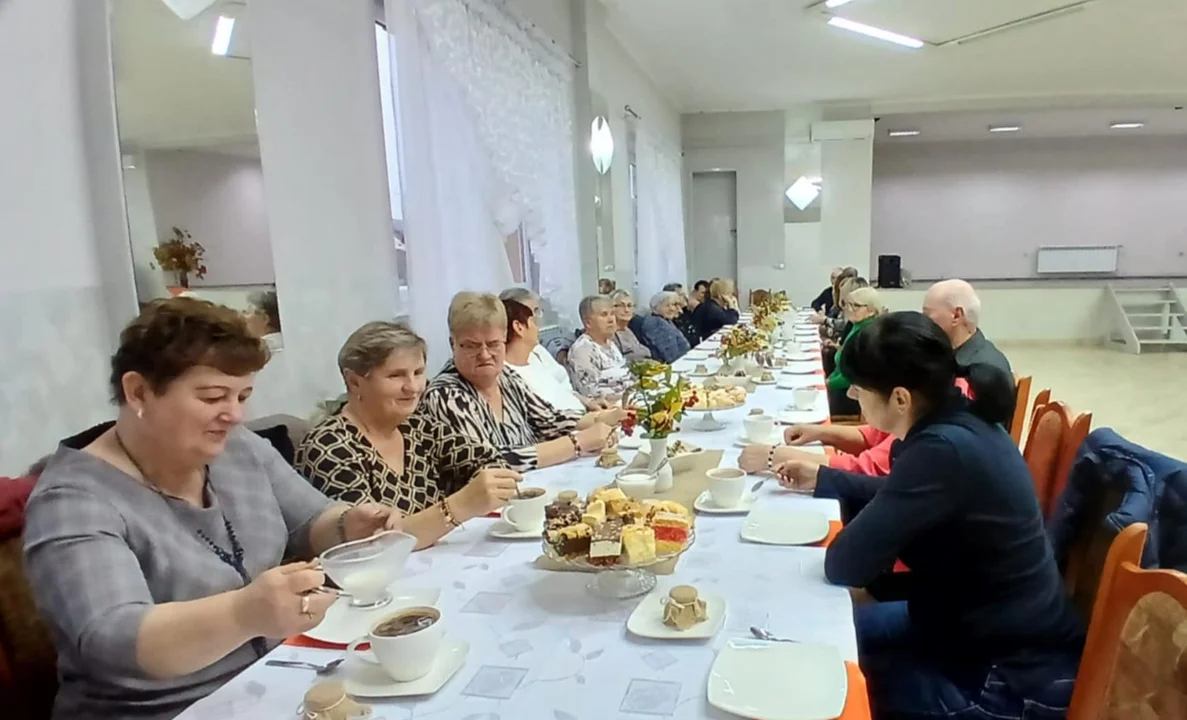 Seniorzy z Dubina spotkali się po raz czwarty podczas wieczoru wspominkowego - Zdjęcie główne