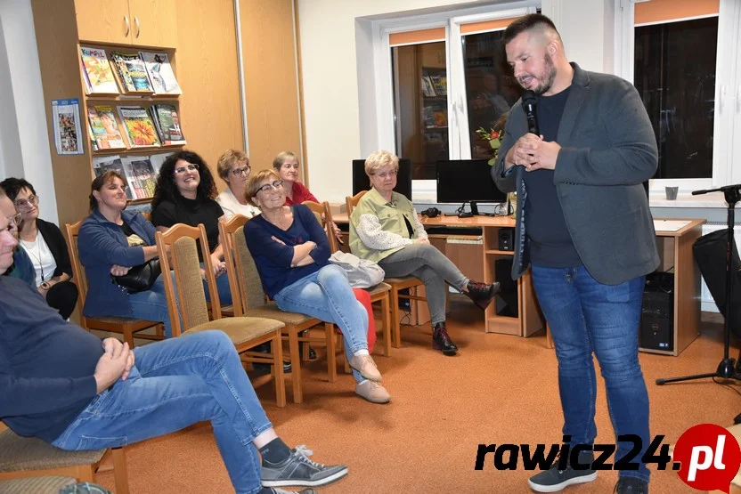 Noc Bibliotek w Bojanowie. Kino dla dzieci, spotkanie z autorem kryminałów i relaks przy planszówkach - Zdjęcie główne