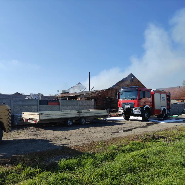 Pożar hali zakładu ślusarskiego w Czeluścinie