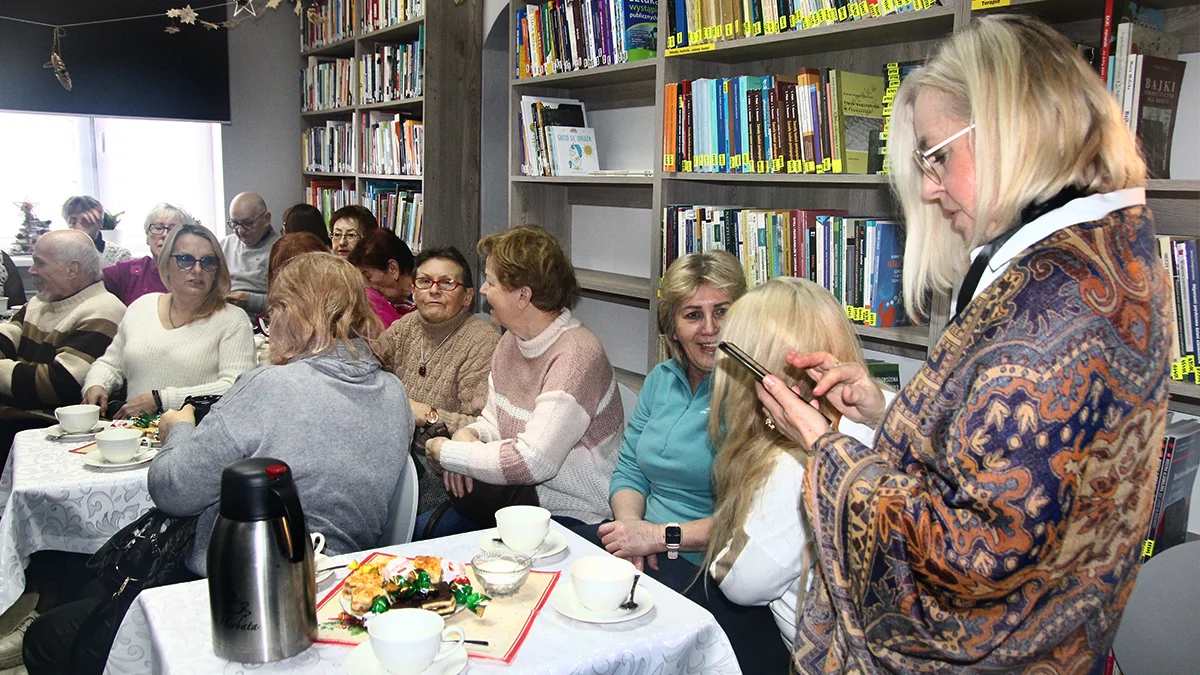 Prelekcja Heleny Szczypko w bibliotece pedagogicznej w Rawiczu. Wśród fałszerzy obrazów, rzeźb i pieniędzy - Zdjęcie główne