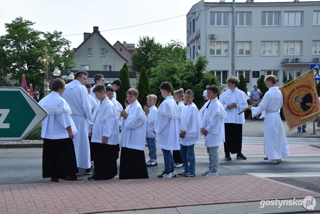 Gostyń - Boże Ciało 2023 - procesja ulicami miasta