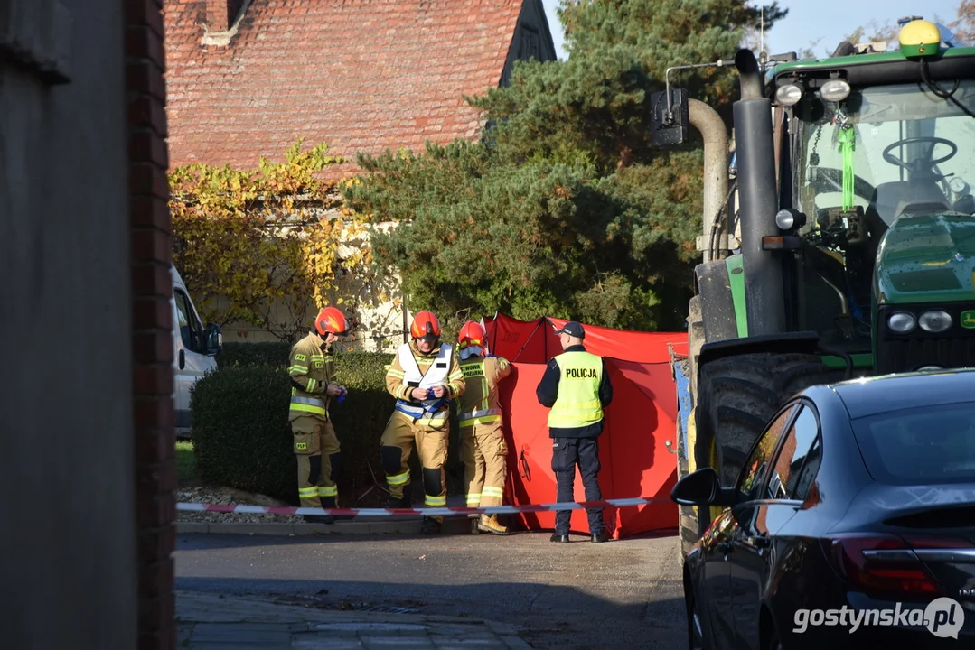 Wypadek śmiertelny w Żytowiecku. Mężczyzna przejechany przez ciągnik