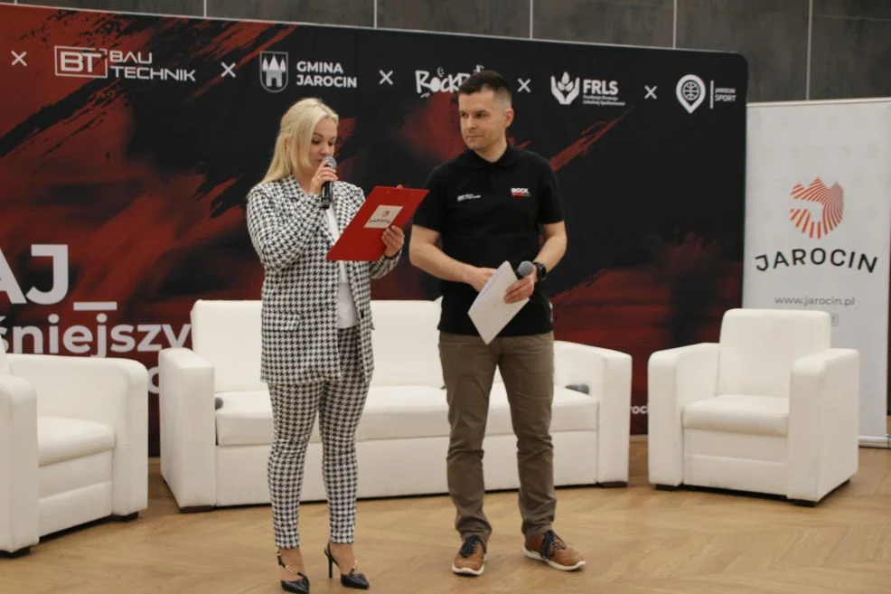 Konferencję prasową prowadzili: Agata Porzucek z wydziału promocji urzędu miejskiego oraz wiceburmistrz Łukasz Witczak