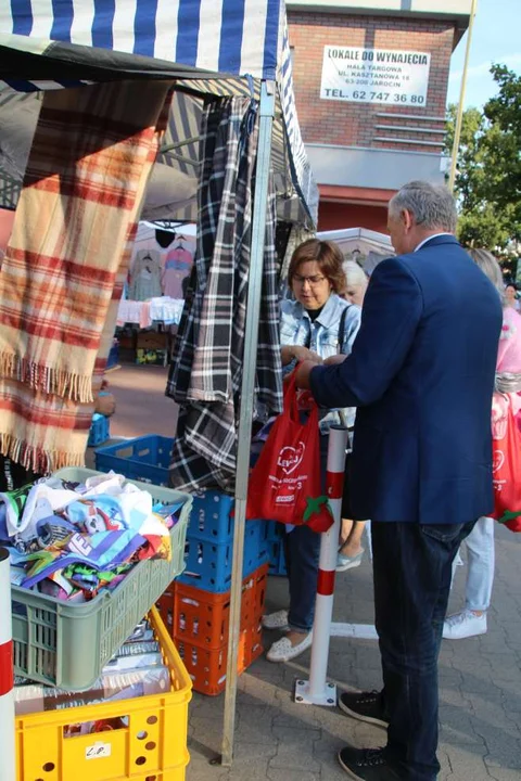 Kandydaci na posłów Nowej Lewicy na jarocińskim targowisku