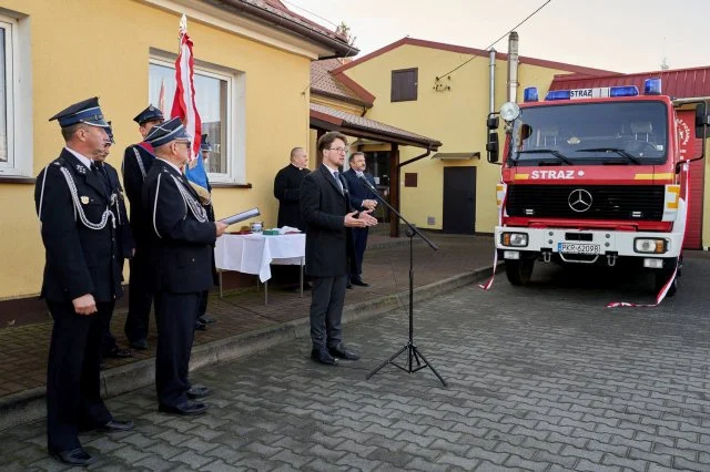 Uroczyste przekazanie samochodu strażackiego dla OSP Nowa Wieś