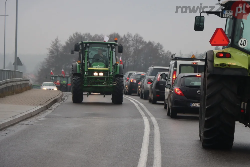 Protest rolników w okolicy Załęcza i na S5