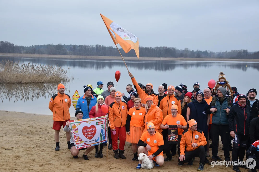 Klub Morsów "Niedźwiedź" Gostyń zorganizował dla WOŚP piknik na plaży jeziora cichowskiego