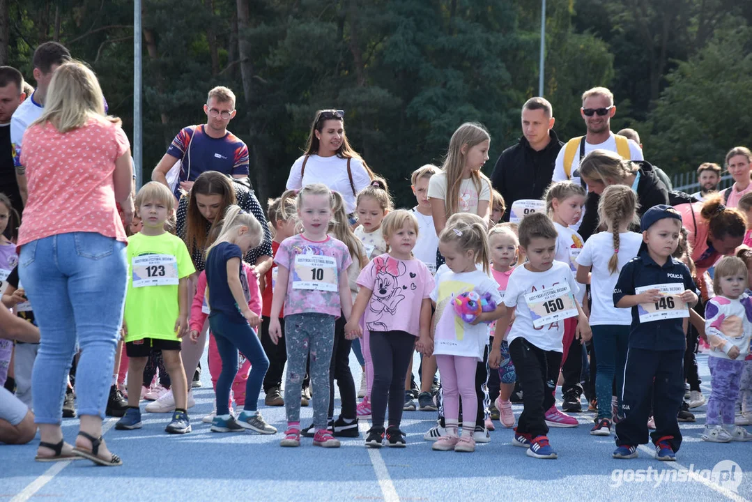 II Rodzinny Festiwal Biegowy w Gostyniu. Bieżnię opanowały dzieci