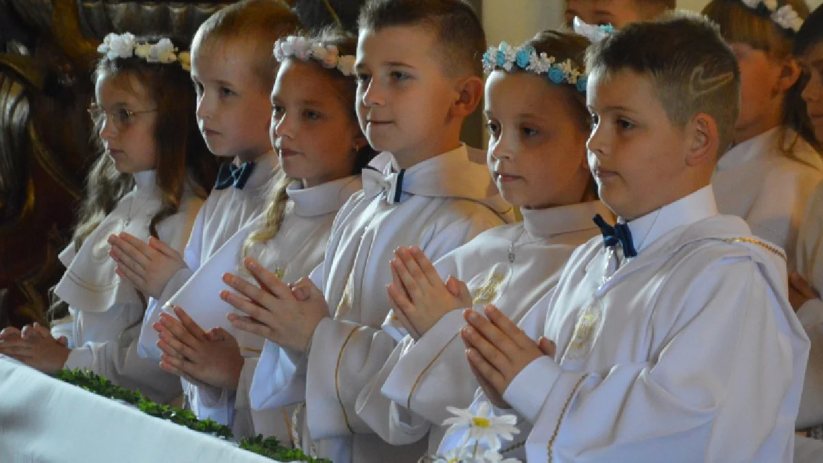 Pierwsza Komunia Św. w parafii pw. św. Jadwigi w Pępowie