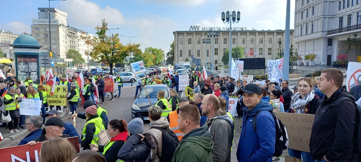 Mieszkańcy Ziemi Jarocińskiej protestują przeciwko CPK w Warszawie