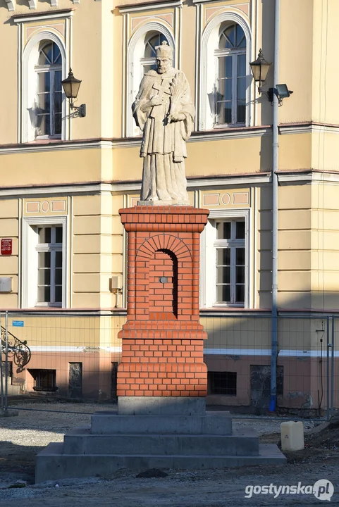 Odbudowa pomnika św. Jana Nepomucena na rynku w Krobi