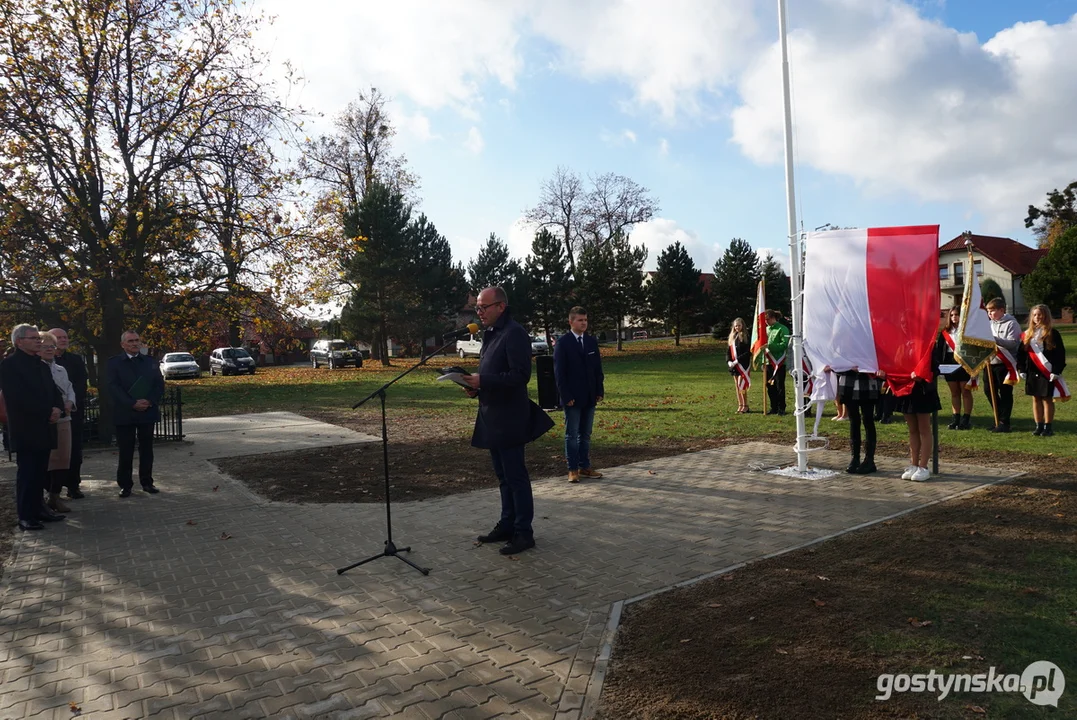 Patriotycznie w Szkole Podstawowej z Oddziałami Integracyjnymi im. M. Kopernika w Piaskach