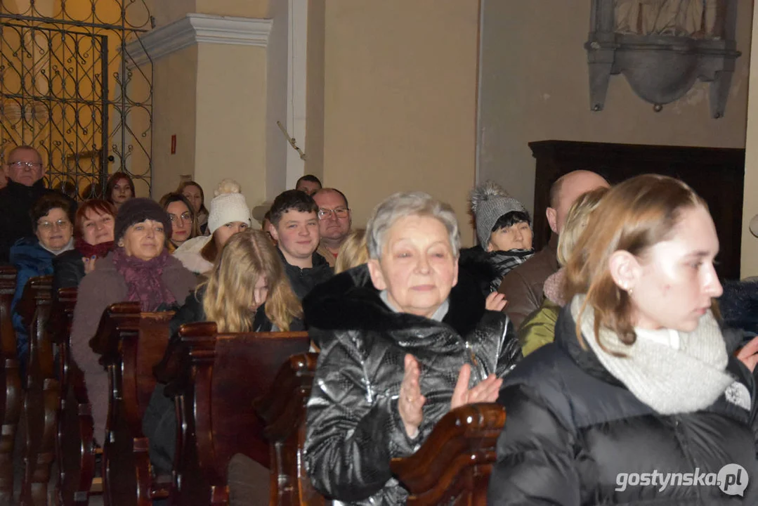 Chór Słowiki 60 - koncert kolęd w kościele na Zdzieżu w Borku Wlkp.