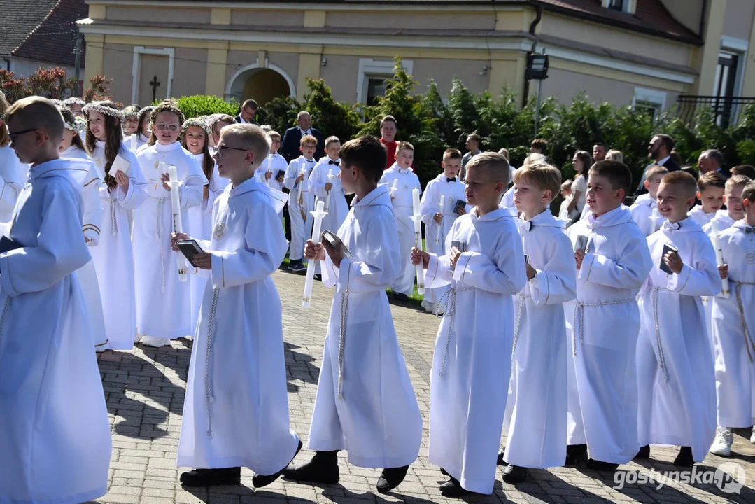 Sakrament I Komunii Świętej w parafii w Pogorzeli