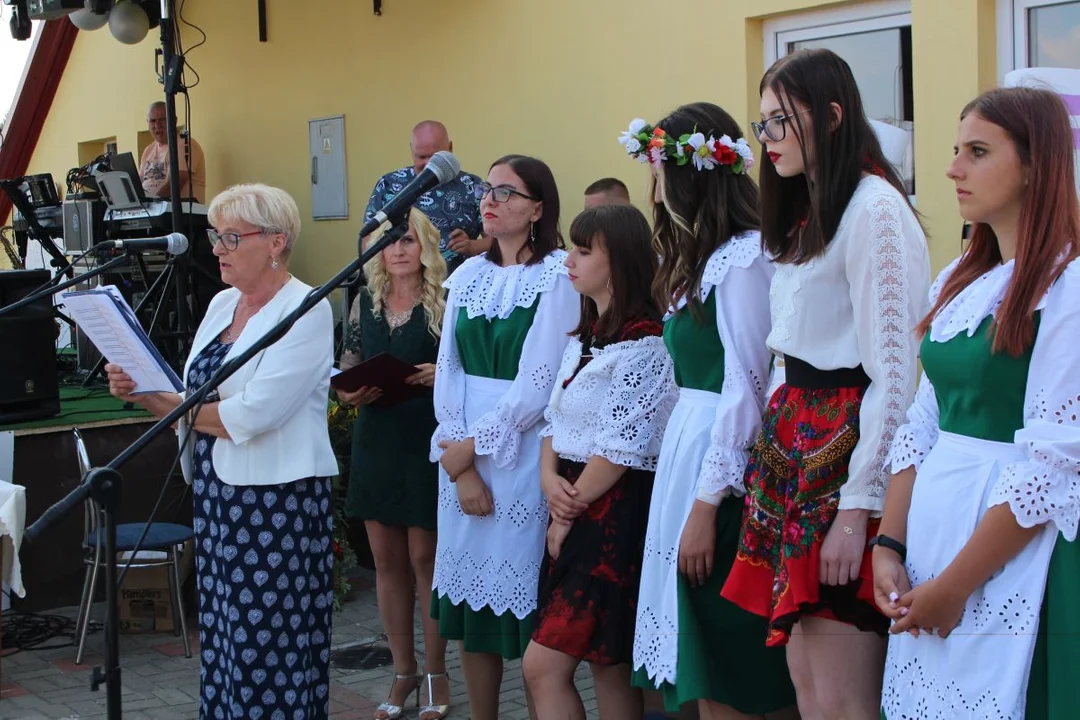 Tłumy na dożynkach wiejskich w Twardowie