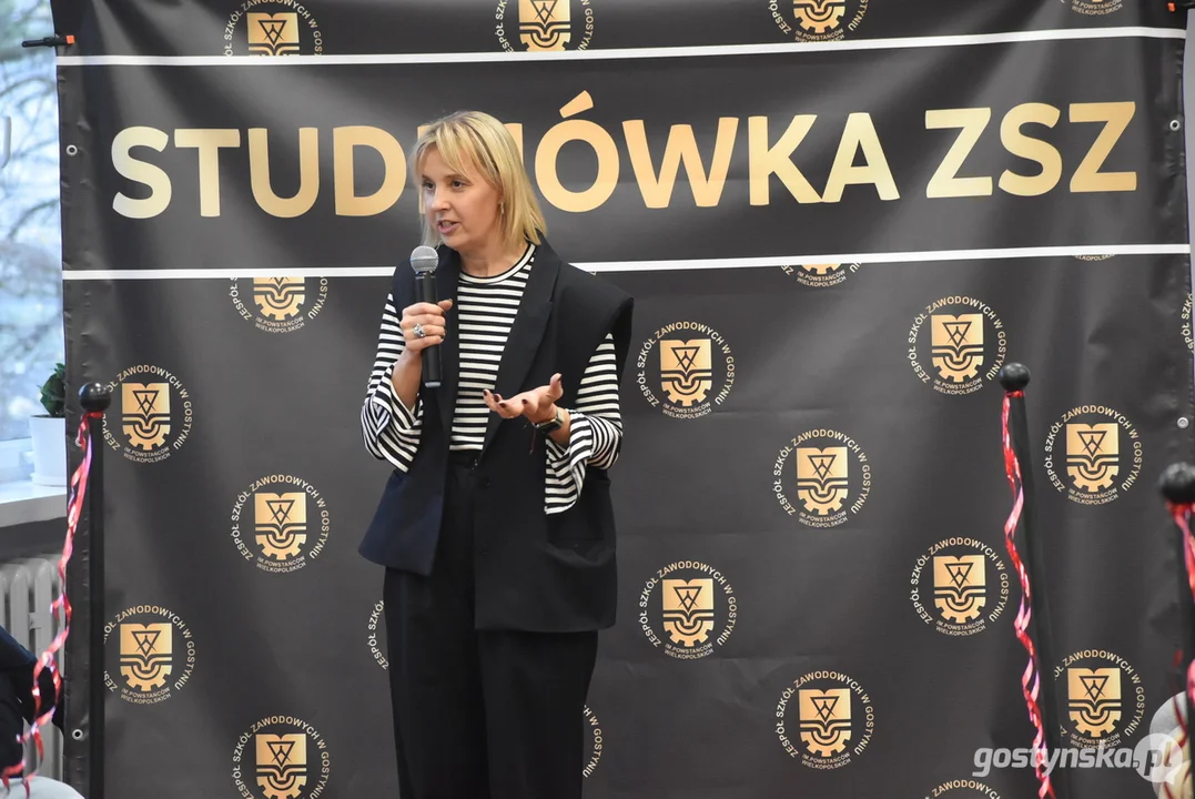 Pokaz mody studniówkowej w Zespole Szkół Zawodowych w Gostyniu 2024